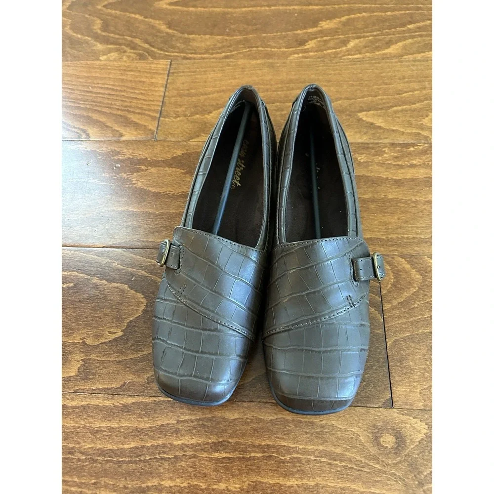 Easy Street Women's 7.5 M Brown Crocodile Print Slip On Loafer Flats NEW Comfort